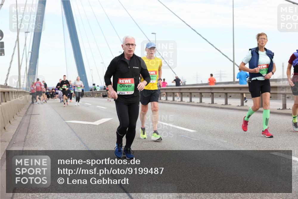 03.10.2025 - Köhlbrandbrückenlauf Lena Gebhardt http://msf.ph/oto/9199487 03.10.2025 15:38:55 Position 1 8537, 80 meine-sportfotos.de