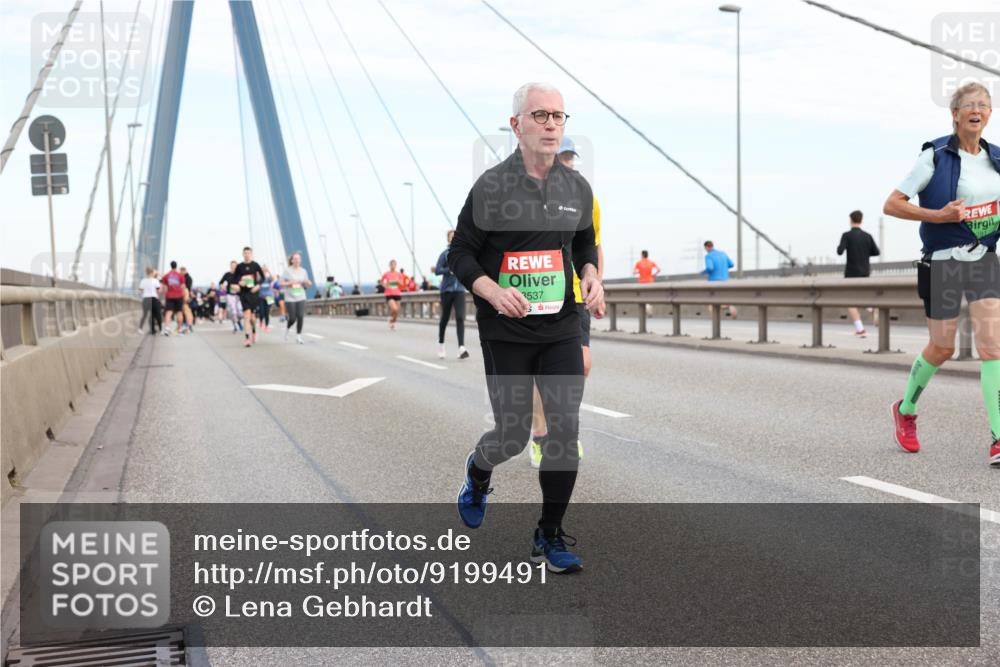 03.10.2025 - Köhlbrandbrückenlauf Lena Gebhardt http://msf.ph/oto/9199491 03.10.2025 15:38:56 Position 1 3537 meine-sportfotos.de