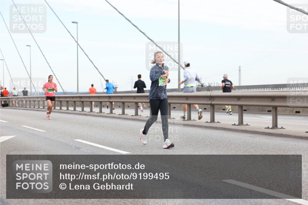 03.10.2025 - Köhlbrandbrückenlauf Lena Gebhardt http://msf.ph/oto/9199495 03.10.2025 15:38:59 Position 1  meine-sportfotos.de