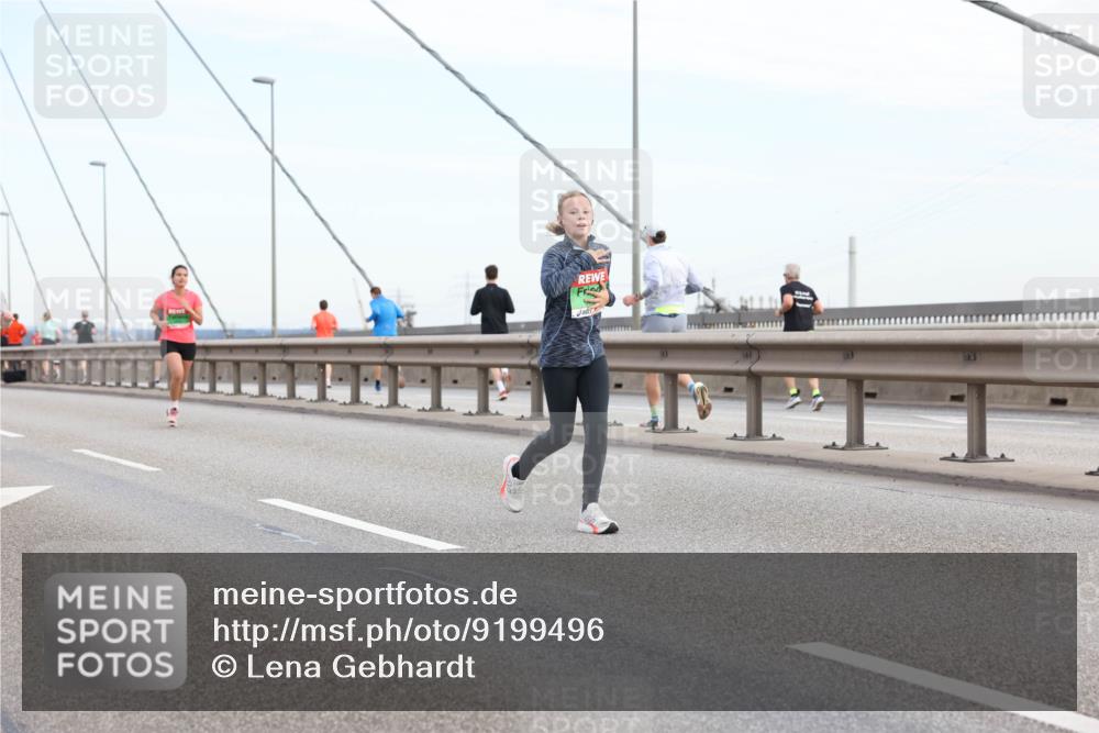 03.10.2025 - Köhlbrandbrückenlauf Lena Gebhardt http://msf.ph/oto/9199496 03.10.2025 15:38:59 Position 1  meine-sportfotos.de
