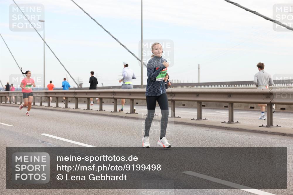 03.10.2025 - Köhlbrandbrückenlauf Lena Gebhardt http://msf.ph/oto/9199498 03.10.2025 15:38:59 Position 1 8724 meine-sportfotos.de