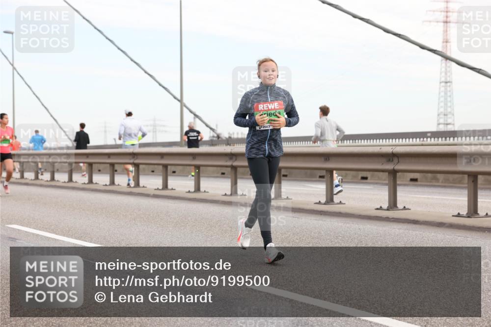 03.10.2025 - Köhlbrandbrückenlauf Lena Gebhardt http://msf.ph/oto/9199500 03.10.2025 15:39:00 Position 1  meine-sportfotos.de