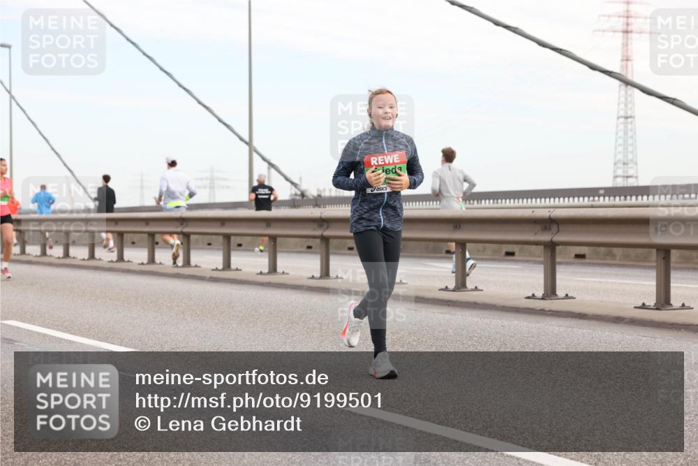 03.10.2025 - Köhlbrandbrückenlauf Lena Gebhardt http://msf.ph/oto/9199501 03.10.2025 15:39:00 Position 1  meine-sportfotos.de