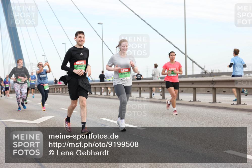03.10.2025 - Köhlbrandbrückenlauf Lena Gebhardt http://msf.ph/oto/9199508 03.10.2025 15:39:03 Position 1 7955, 7964 meine-sportfotos.de