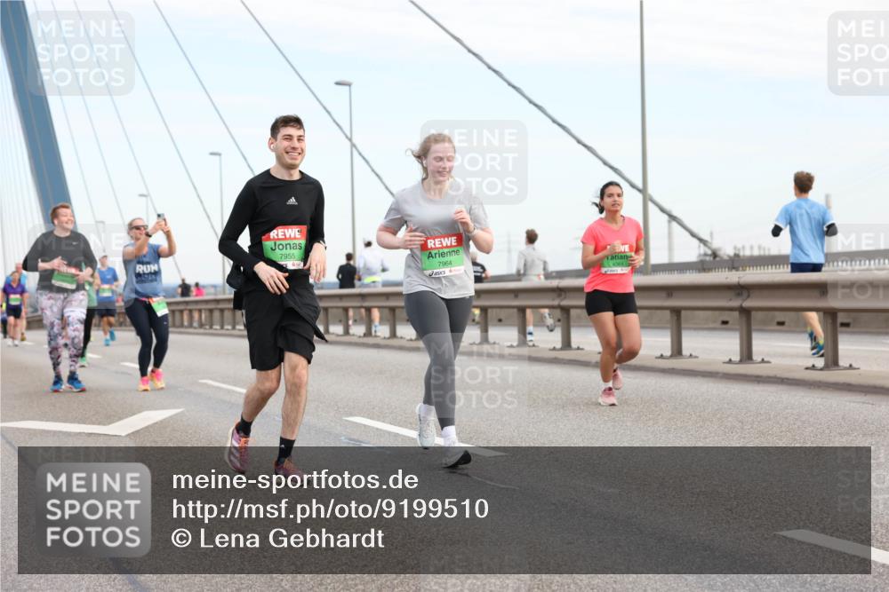 03.10.2025 - Köhlbrandbrückenlauf Lena Gebhardt http://msf.ph/oto/9199510 03.10.2025 15:39:03 Position 1 7955, 7964, 8364 meine-sportfotos.de