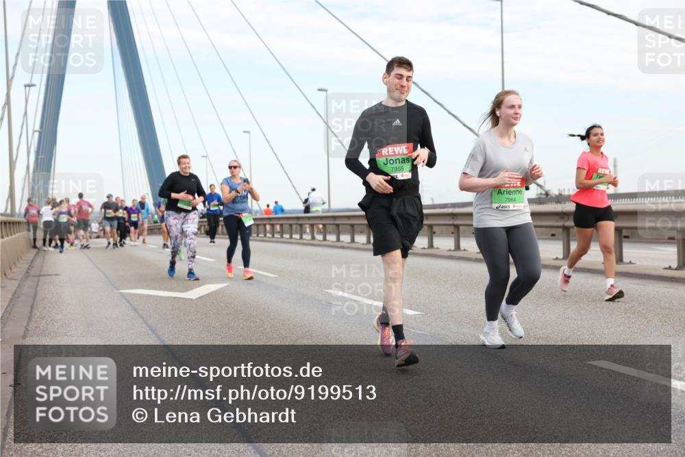 03.10.2025 - Köhlbrandbrückenlauf Lena Gebhardt http://msf.ph/oto/9199513 03.10.2025 15:39:04 Position 1 7955, 7964 meine-sportfotos.de