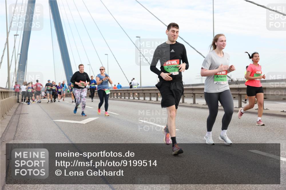 03.10.2025 - Köhlbrandbrückenlauf Lena Gebhardt http://msf.ph/oto/9199514 03.10.2025 15:39:04 Position 1 7955, 7964 meine-sportfotos.de