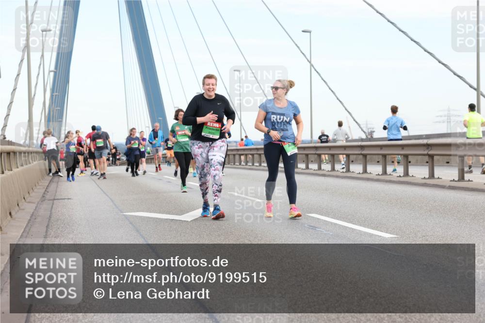 03.10.2025 - Köhlbrandbrückenlauf Lena Gebhardt http://msf.ph/oto/9199515 03.10.2025 15:39:05 Position 1 8429, 11 meine-sportfotos.de