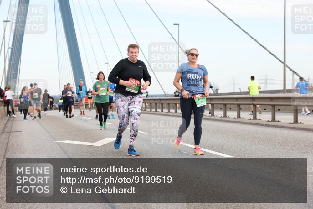 03.10.2025 - Köhlbrandbrückenlauf Lena Gebhardt http://msf.ph/oto/9199519 03.10.2025 15:39:06 Position 1 2024, 8301 meine-sportfotos.de