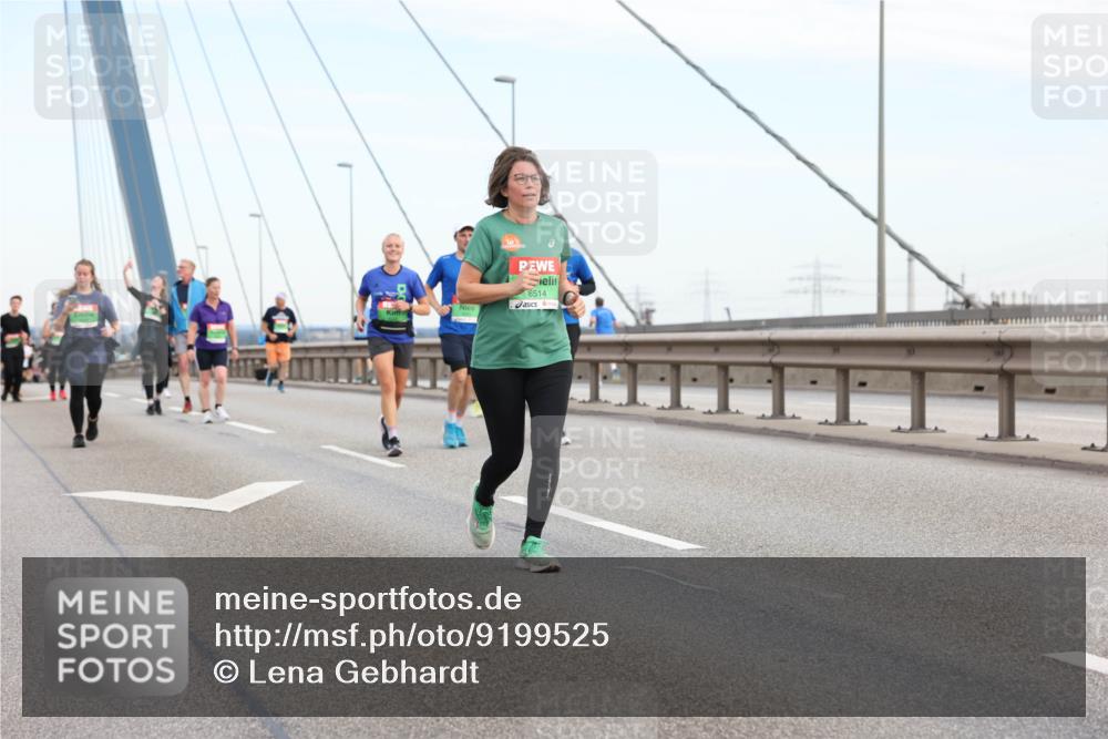 03.10.2025 - Köhlbrandbrückenlauf Lena Gebhardt http://msf.ph/oto/9199525 03.10.2025 15:39:10 Position 1 8514 meine-sportfotos.de