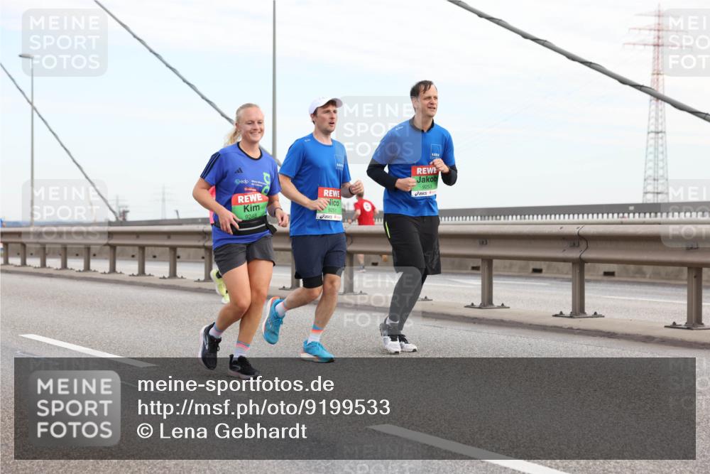 03.10.2025 - Köhlbrandbrückenlauf Lena Gebhardt http://msf.ph/oto/9199533 03.10.2025 15:39:14 Position 1 9248, 9251, 9253 meine-sportfotos.de