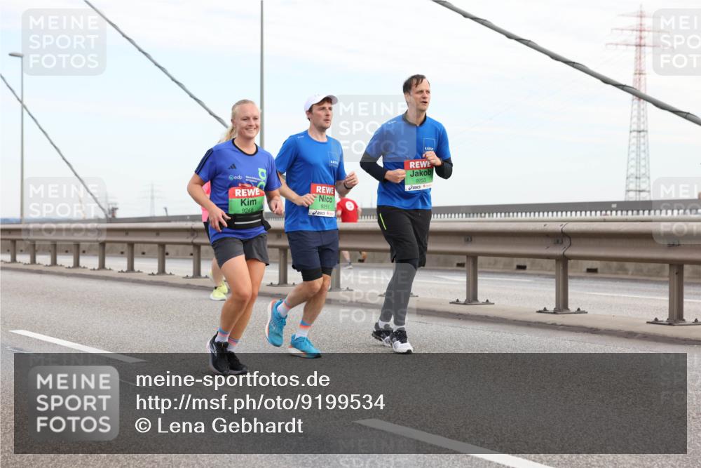 03.10.2025 - Köhlbrandbrückenlauf Lena Gebhardt http://msf.ph/oto/9199534 03.10.2025 15:39:14 Position 1 10, 9248, 9251, 9253 meine-sportfotos.de