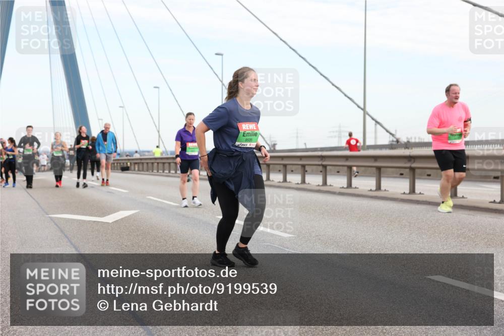 03.10.2025 - Köhlbrandbrückenlauf Lena Gebhardt http://msf.ph/oto/9199539 03.10.2025 15:39:16 Position 1 8535 meine-sportfotos.de