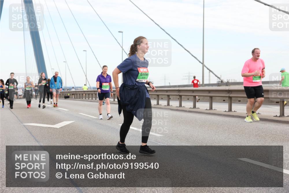 03.10.2025 - Köhlbrandbrückenlauf Lena Gebhardt http://msf.ph/oto/9199540 03.10.2025 15:39:16 Position 1 8535 meine-sportfotos.de