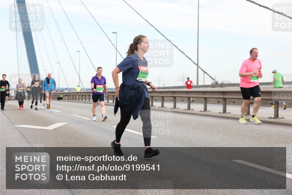 03.10.2025 - Köhlbrandbrückenlauf Lena Gebhardt http://msf.ph/oto/9199541 03.10.2025 15:39:16 Position 1 8535 meine-sportfotos.de