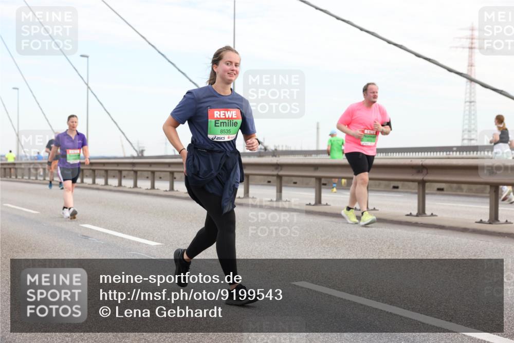03.10.2025 - Köhlbrandbrückenlauf Lena Gebhardt http://msf.ph/oto/9199543 03.10.2025 15:39:16 Position 1 8535 meine-sportfotos.de