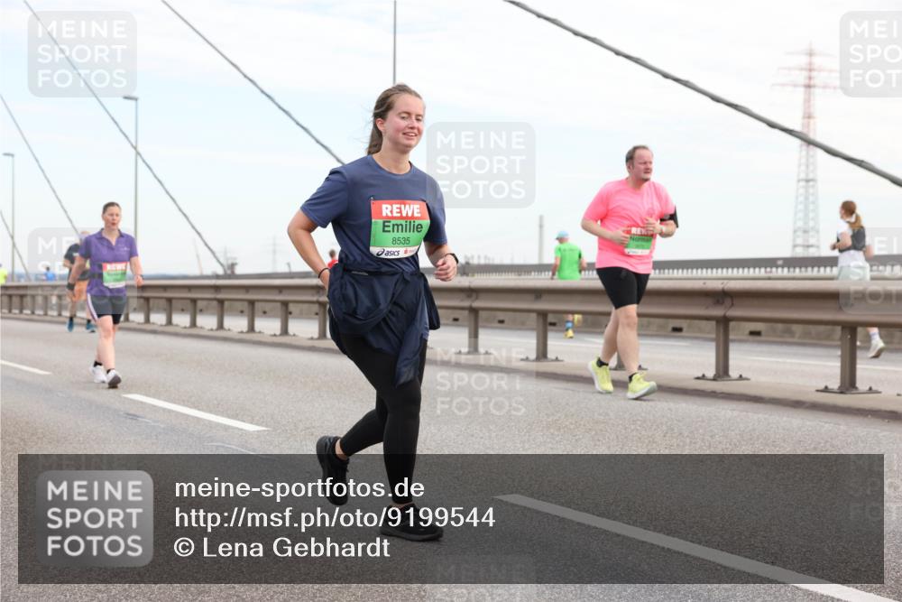 03.10.2025 - Köhlbrandbrückenlauf Lena Gebhardt http://msf.ph/oto/9199544 03.10.2025 15:39:16 Position 1 8535 meine-sportfotos.de