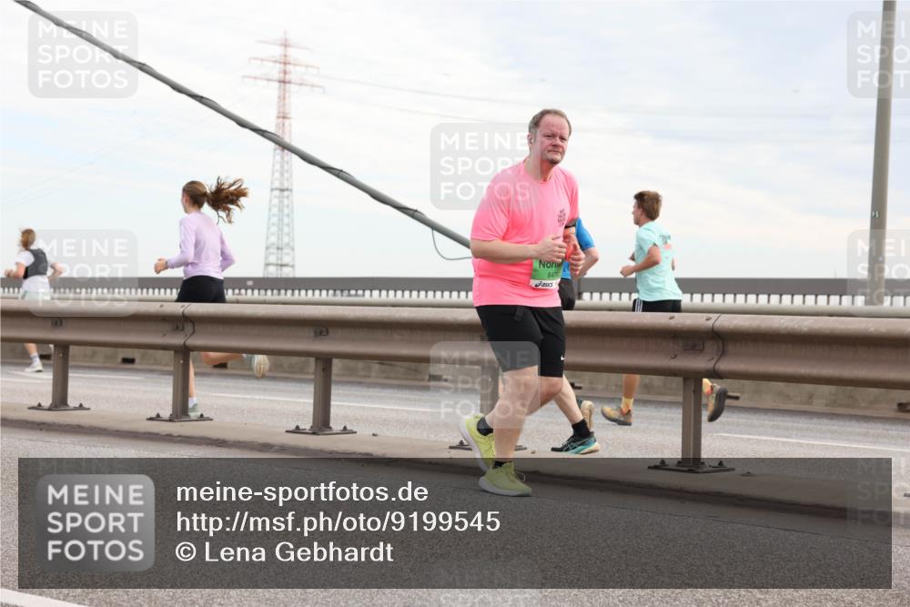 03.10.2025 - Köhlbrandbrückenlauf Lena Gebhardt http://msf.ph/oto/9199545 03.10.2025 15:39:18 Position 1 8470 meine-sportfotos.de
