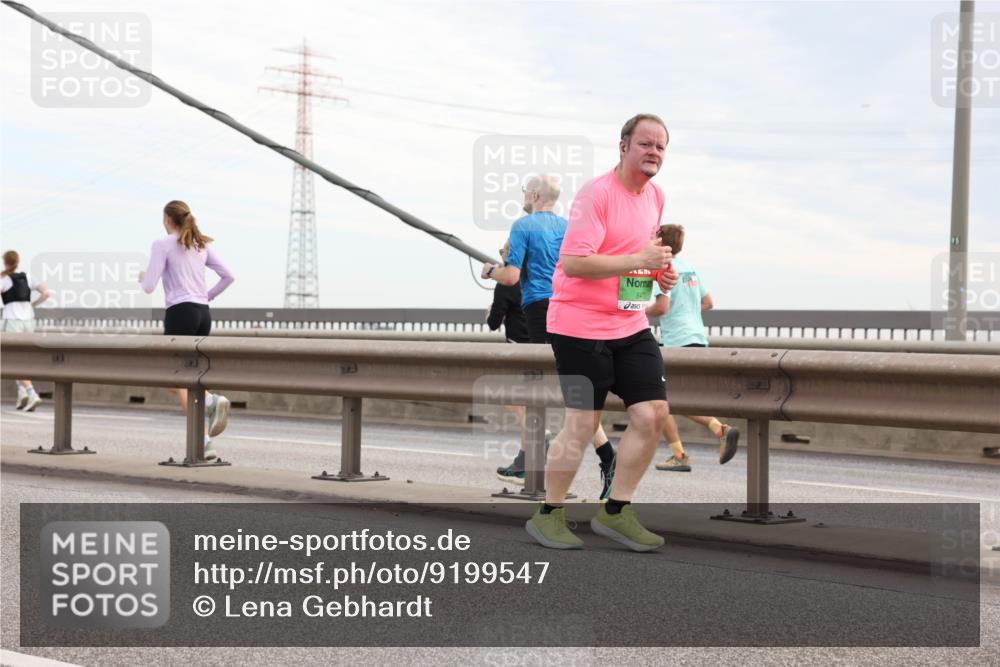 03.10.2025 - Köhlbrandbrückenlauf Lena Gebhardt http://msf.ph/oto/9199547 03.10.2025 15:39:18 Position 1 847 meine-sportfotos.de