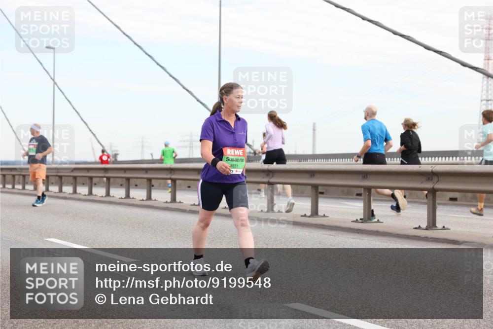 03.10.2025 - Köhlbrandbrückenlauf Lena Gebhardt http://msf.ph/oto/9199548 03.10.2025 15:39:19 Position 1 8551 meine-sportfotos.de