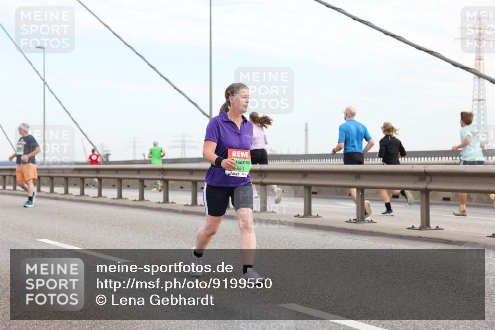 03.10.2025 - Köhlbrandbrückenlauf Lena Gebhardt http://msf.ph/oto/9199550 03.10.2025 15:39:19 Position 1 3551 meine-sportfotos.de