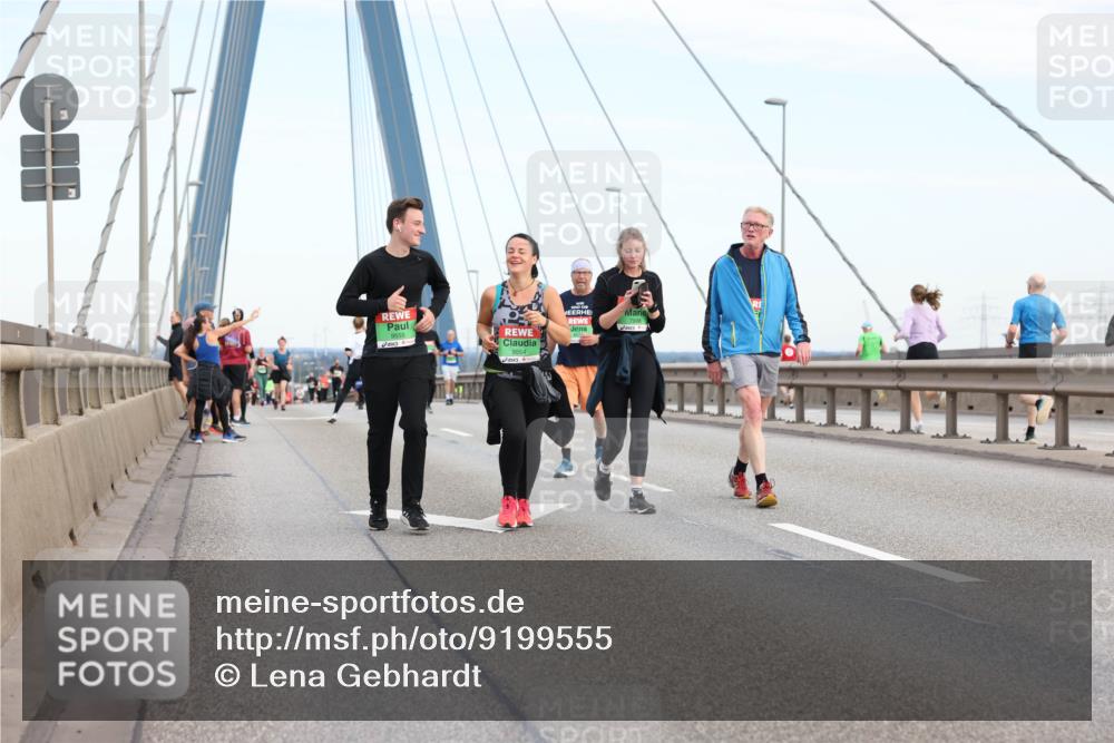 03.10.2025 - Köhlbrandbrückenlauf Lena Gebhardt http://msf.ph/oto/9199555 03.10.2025 15:39:22 Position 1 9555 meine-sportfotos.de