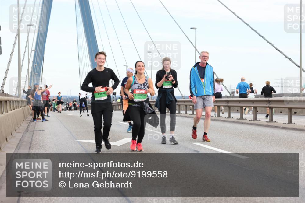 03.10.2025 - Köhlbrandbrückenlauf Lena Gebhardt http://msf.ph/oto/9199558 03.10.2025 15:39:22 Position 1 955 meine-sportfotos.de