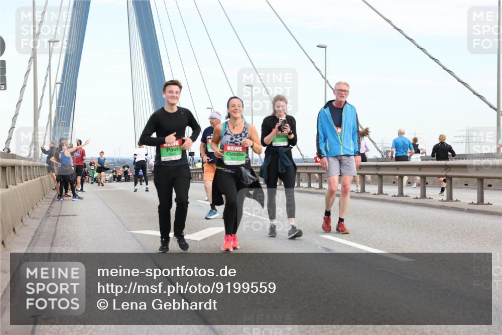 03.10.2025 - Köhlbrandbrückenlauf Lena Gebhardt http://msf.ph/oto/9199559 03.10.2025 15:39:22 Position 1 9554, 7998 meine-sportfotos.de
