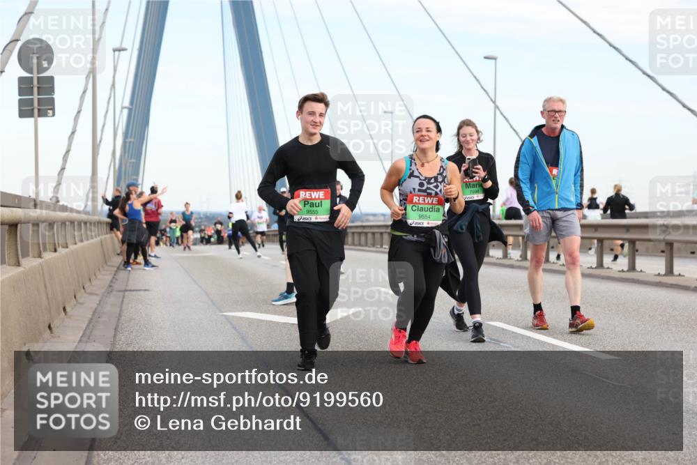 03.10.2025 - Köhlbrandbrückenlauf Lena Gebhardt http://msf.ph/oto/9199560 03.10.2025 15:39:23 Position 1 9555, 9554, 7998 meine-sportfotos.de