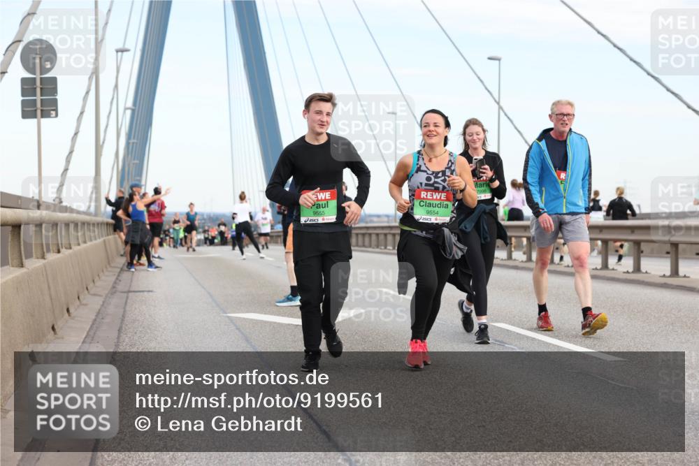 03.10.2025 - Köhlbrandbrückenlauf Lena Gebhardt http://msf.ph/oto/9199561 03.10.2025 15:39:23 Position 1 9555, 9554, 7998 meine-sportfotos.de