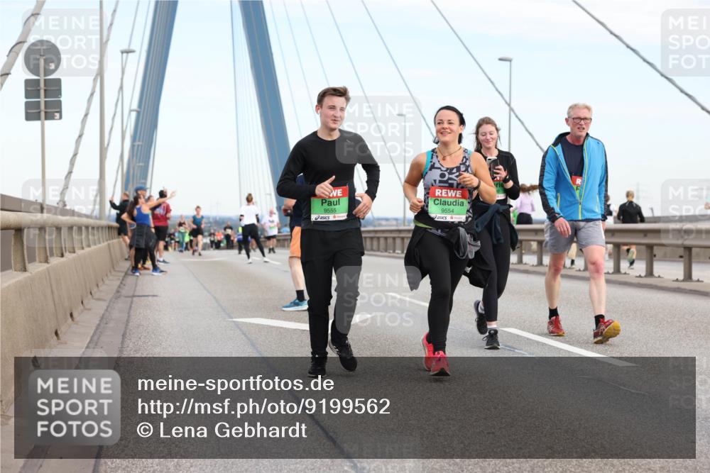 03.10.2025 - Köhlbrandbrückenlauf Lena Gebhardt http://msf.ph/oto/9199562 03.10.2025 15:39:23 Position 1 9555, 9554 meine-sportfotos.de