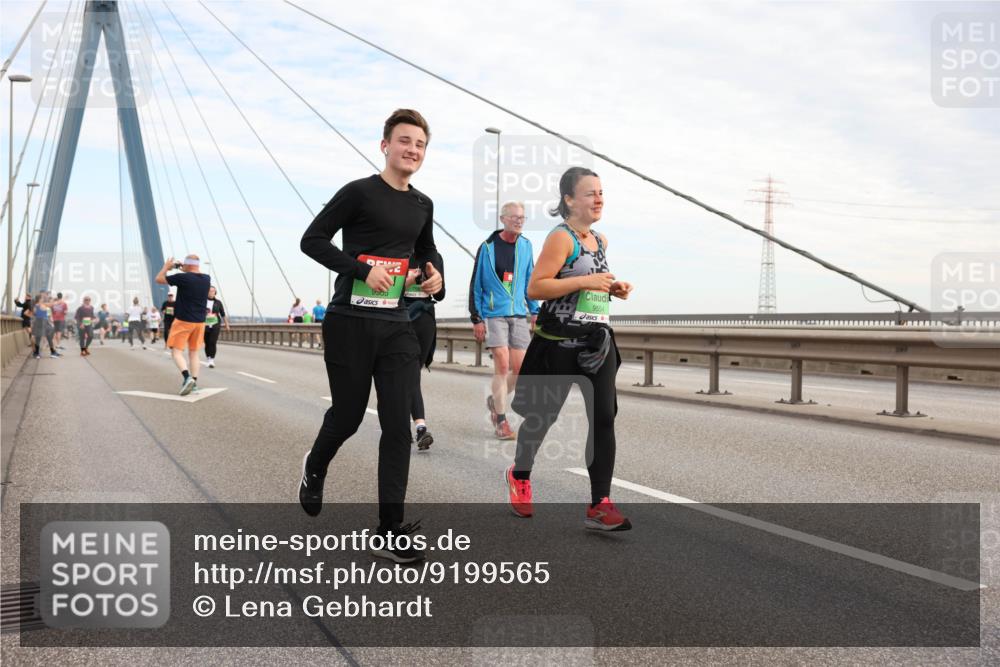 03.10.2025 - Köhlbrandbrückenlauf Lena Gebhardt http://msf.ph/oto/9199565 03.10.2025 15:39:25 Position 1 9554 meine-sportfotos.de
