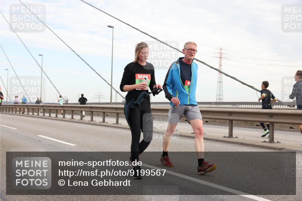 03.10.2025 - Köhlbrandbrückenlauf Lena Gebhardt http://msf.ph/oto/9199567 03.10.2025 15:39:26 Position 1  meine-sportfotos.de
