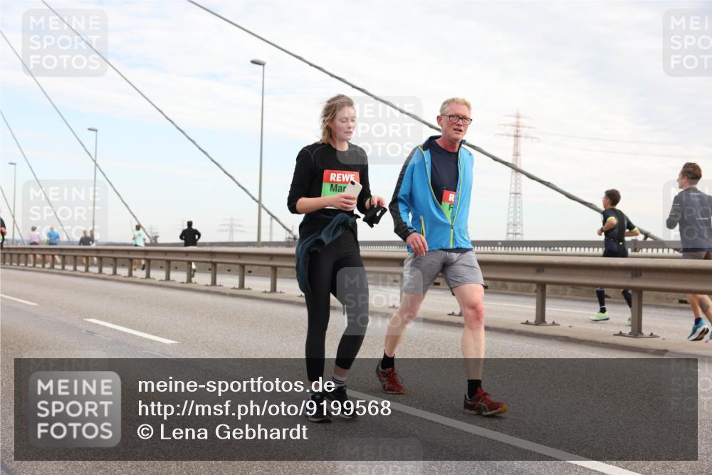 03.10.2025 - Köhlbrandbrückenlauf Lena Gebhardt http://msf.ph/oto/9199568 03.10.2025 15:39:26 Position 1  meine-sportfotos.de