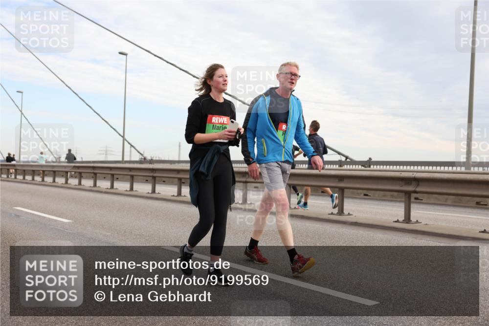 03.10.2025 - Köhlbrandbrückenlauf Lena Gebhardt http://msf.ph/oto/9199569 03.10.2025 15:39:27 Position 1  meine-sportfotos.de