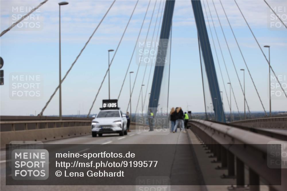 03.10.2025 - Köhlbrandbrückenlauf Lena Gebhardt http://msf.ph/oto/9199577 03.10.2025 15:14:00 Position 1 13, 05 meine-sportfotos.de