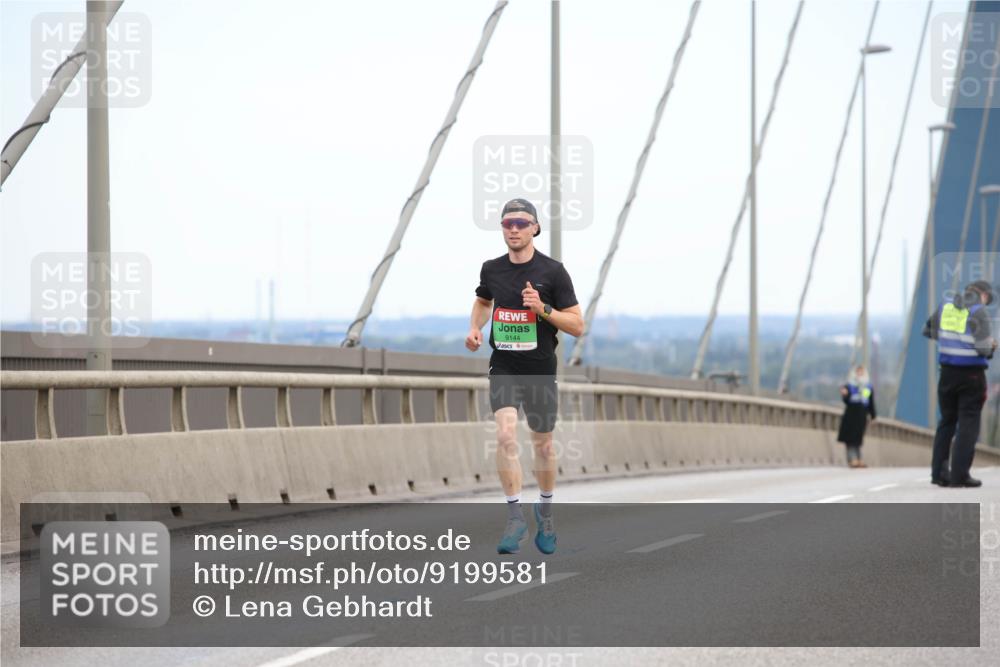 03.10.2025 - Köhlbrandbrückenlauf Lena Gebhardt http://msf.ph/oto/9199581 03.10.2025 15:15:39 Position 1 9144 meine-sportfotos.de