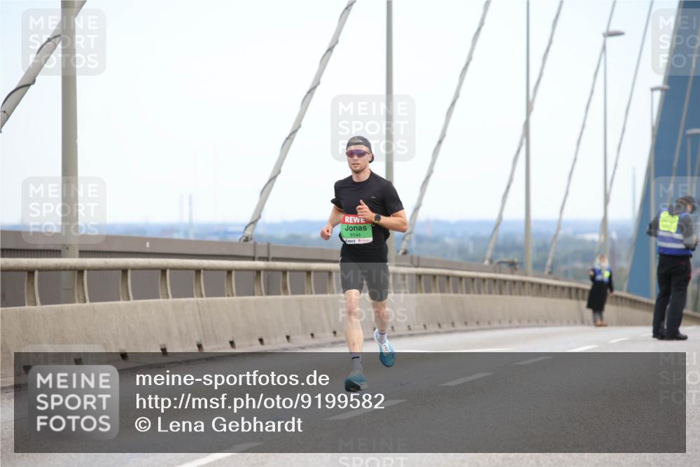 03.10.2025 - Köhlbrandbrückenlauf Lena Gebhardt http://msf.ph/oto/9199582 03.10.2025 15:15:39 Position 1 9144 meine-sportfotos.de