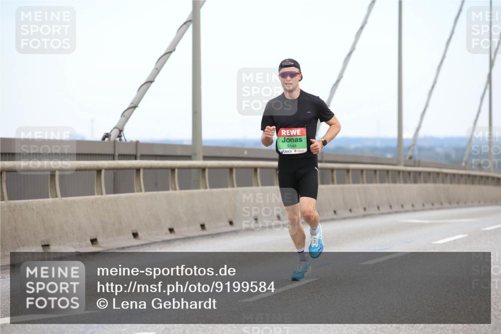 03.10.2025 - Köhlbrandbrückenlauf Lena Gebhardt http://msf.ph/oto/9199584 03.10.2025 15:15:41 Position 1 9144 meine-sportfotos.de