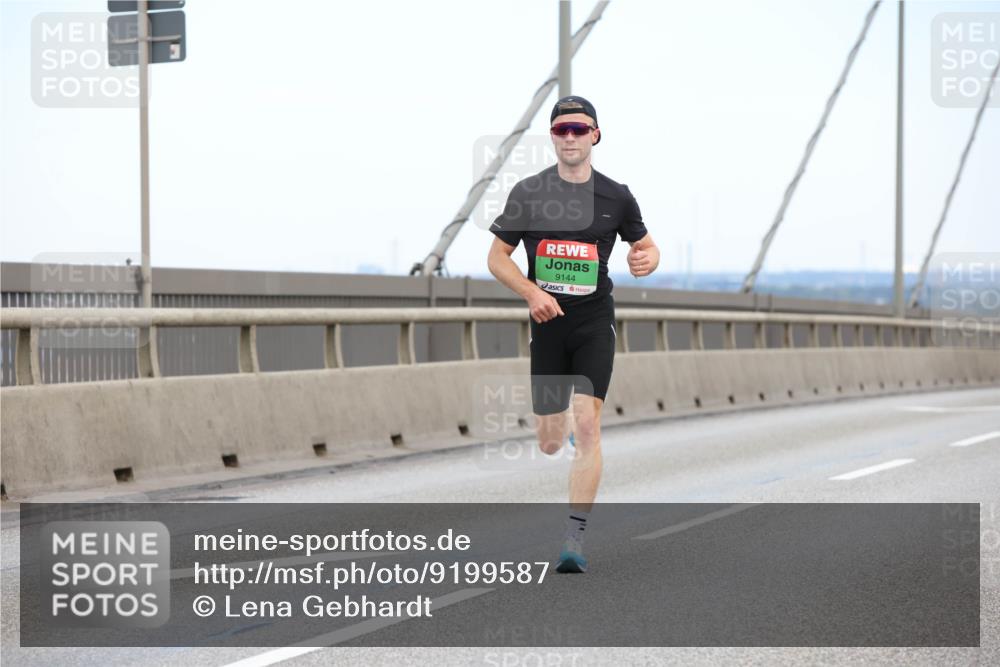 03.10.2025 - Köhlbrandbrückenlauf Lena Gebhardt http://msf.ph/oto/9199587 03.10.2025 15:15:42 Position 1 9144 meine-sportfotos.de