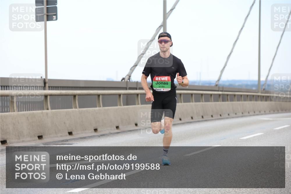 03.10.2025 - Köhlbrandbrückenlauf Lena Gebhardt http://msf.ph/oto/9199588 03.10.2025 15:15:42 Position 1 9144 meine-sportfotos.de