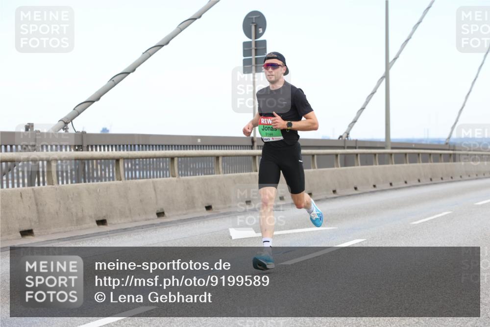 03.10.2025 - Köhlbrandbrückenlauf Lena Gebhardt http://msf.ph/oto/9199589 03.10.2025 15:15:43 Position 1 9144 meine-sportfotos.de