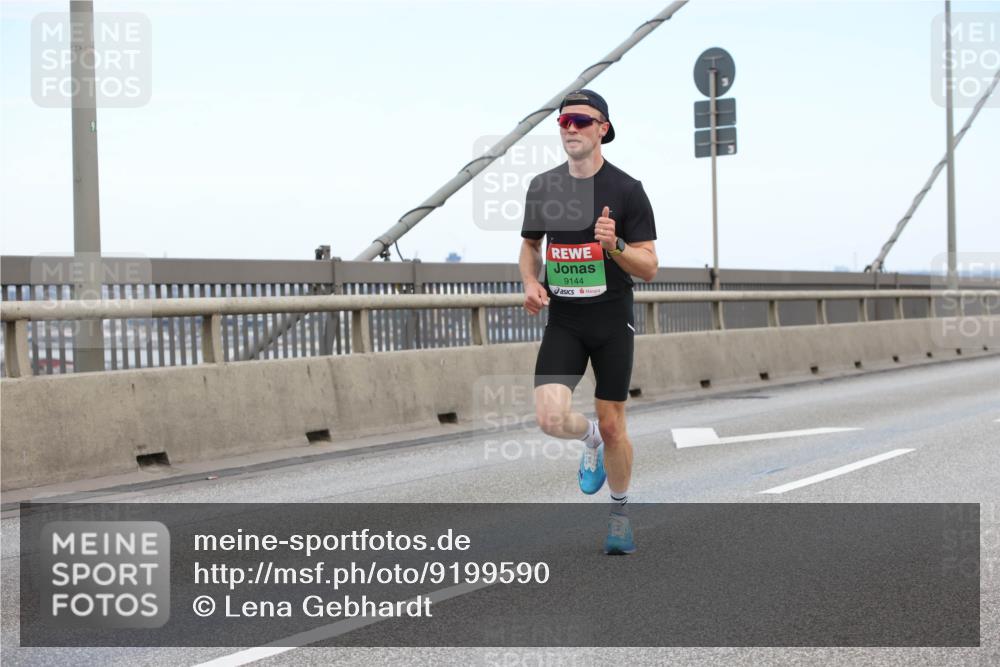 03.10.2025 - Köhlbrandbrückenlauf Lena Gebhardt http://msf.ph/oto/9199590 03.10.2025 15:15:43 Position 1 9144 meine-sportfotos.de