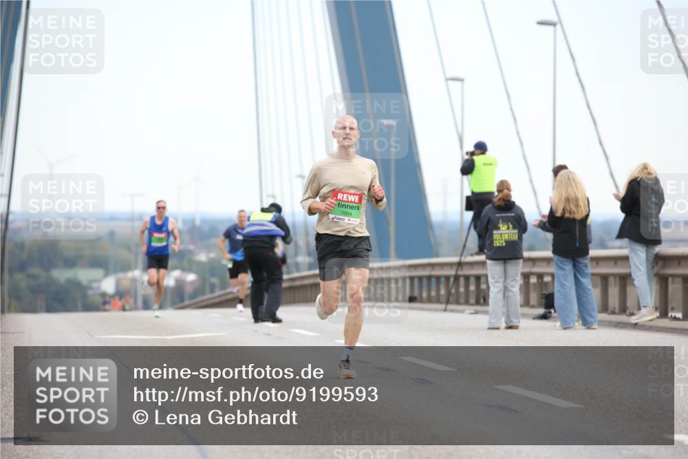 03.10.2025 - Köhlbrandbrückenlauf Lena Gebhardt http://msf.ph/oto/9199593 03.10.2025 15:16:33 Position 1 7004, 2025 meine-sportfotos.de