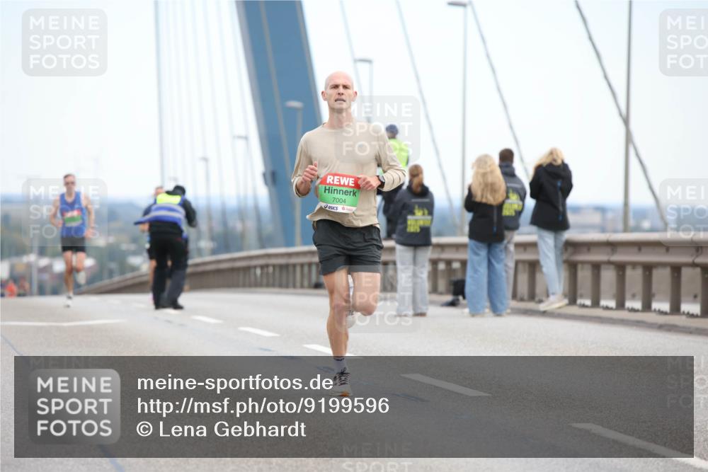 03.10.2025 - Köhlbrandbrückenlauf Lena Gebhardt http://msf.ph/oto/9199596 03.10.2025 15:16:34 Position 1 7004 meine-sportfotos.de