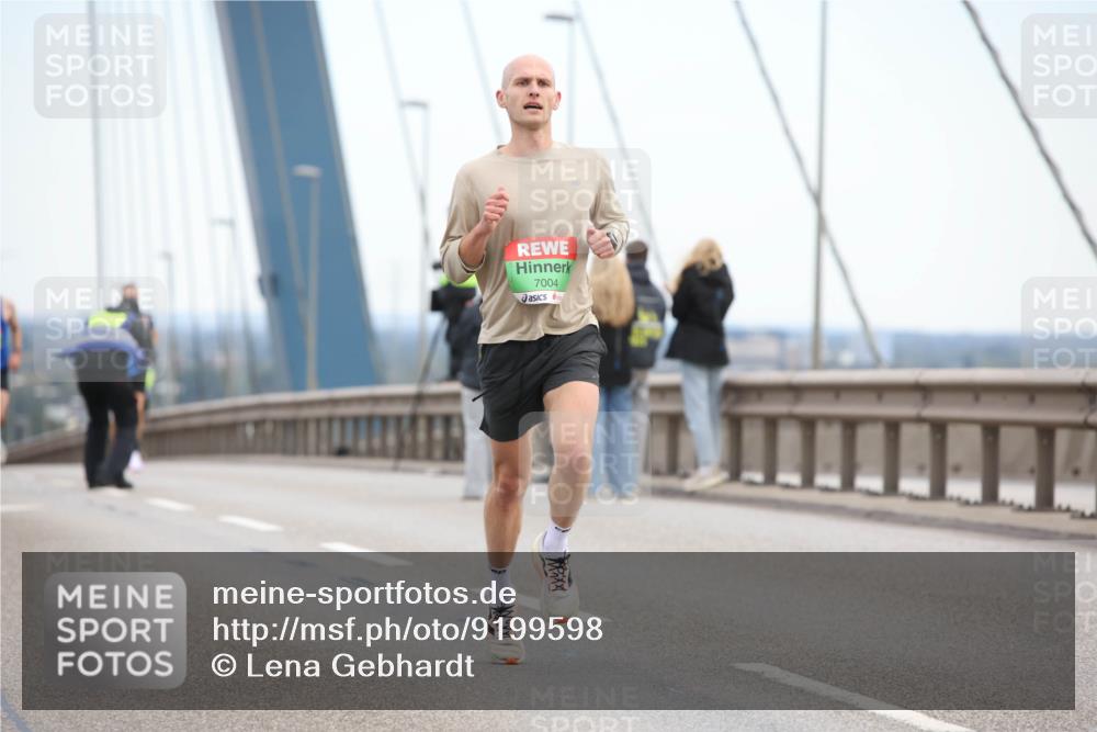 03.10.2025 - Köhlbrandbrückenlauf Lena Gebhardt http://msf.ph/oto/9199598 03.10.2025 15:16:35 Position 1 7004 meine-sportfotos.de