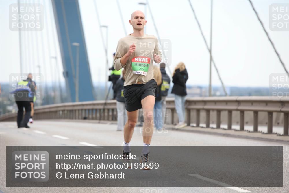 03.10.2025 - Köhlbrandbrückenlauf Lena Gebhardt http://msf.ph/oto/9199599 03.10.2025 15:16:35 Position 1 7004 meine-sportfotos.de