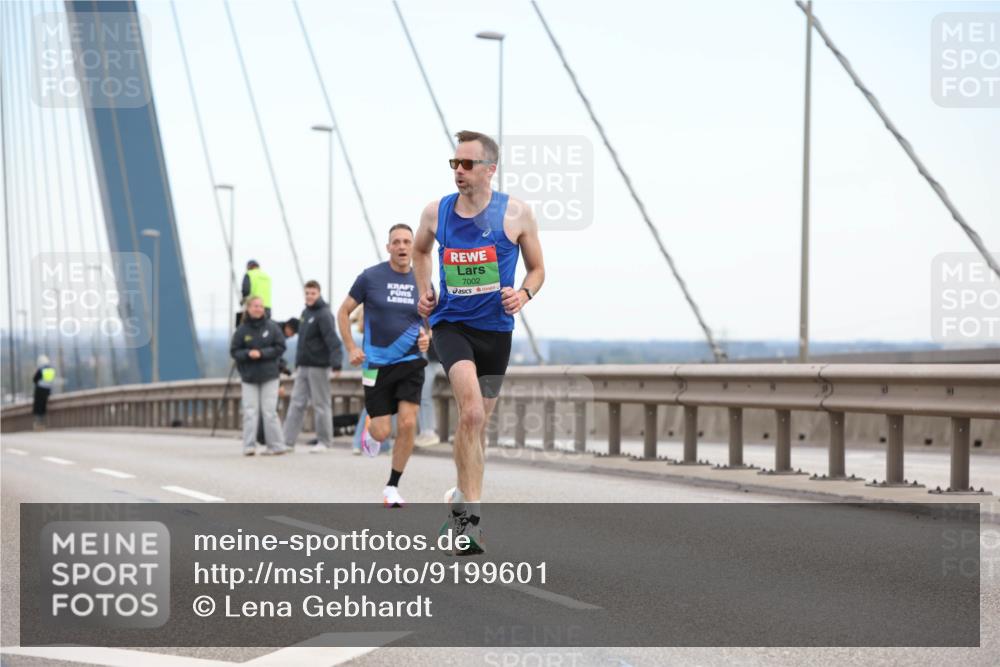 03.10.2025 - Köhlbrandbrückenlauf Lena Gebhardt http://msf.ph/oto/9199601 03.10.2025 15:16:42 Position 1 7002 meine-sportfotos.de