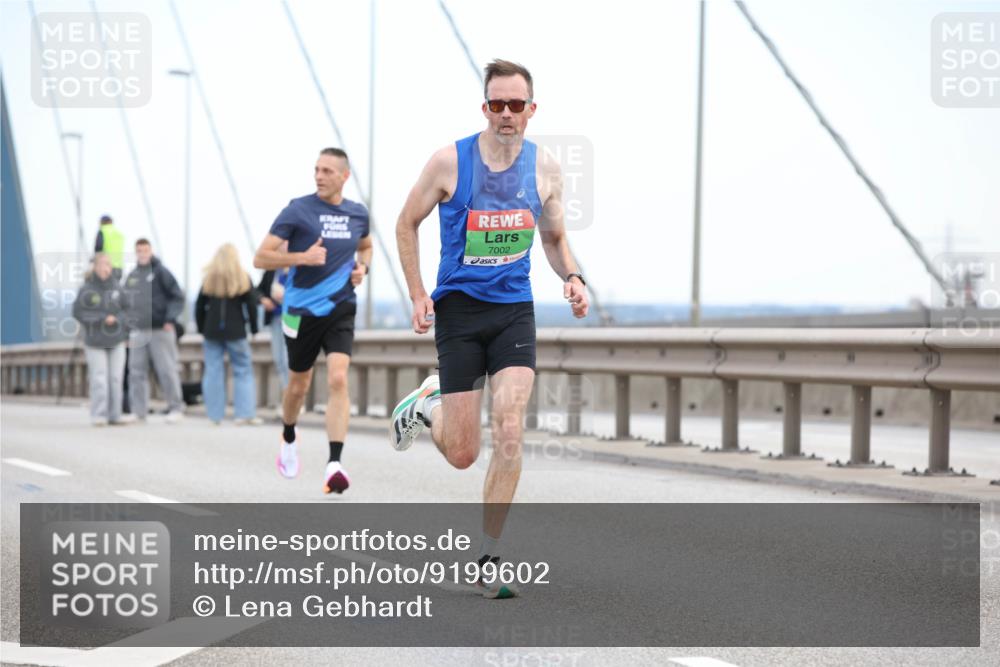 03.10.2025 - Köhlbrandbrückenlauf Lena Gebhardt http://msf.ph/oto/9199602 03.10.2025 15:16:43 Position 1 7002 meine-sportfotos.de