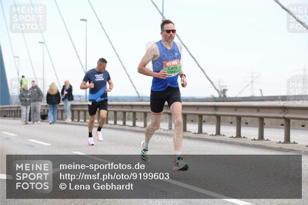 03.10.2025 - Köhlbrandbrückenlauf Lena Gebhardt http://msf.ph/oto/9199603 03.10.2025 15:16:43 Position 1 7002 meine-sportfotos.de